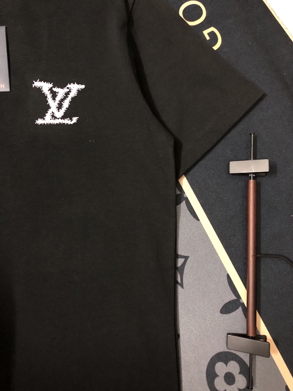 ブランドTシャツ背面デザイン